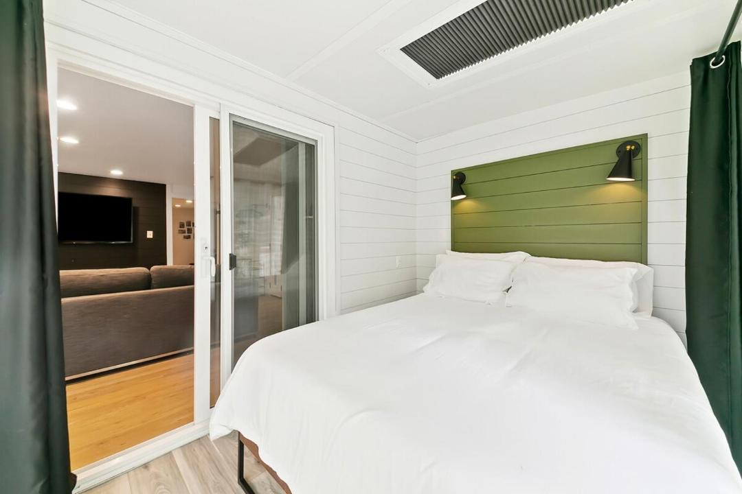 Photo of Bedroom in Depot Bench
