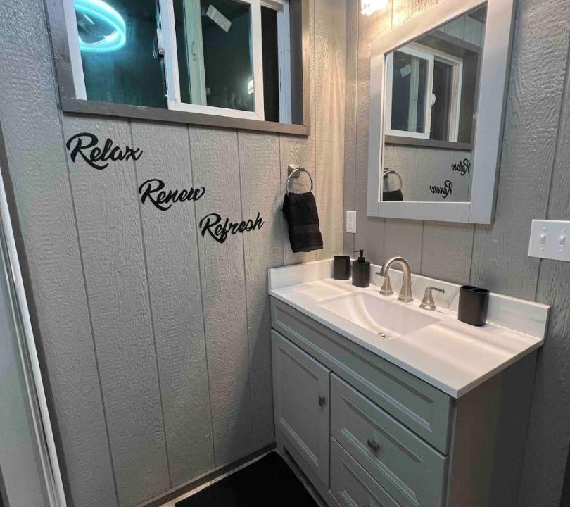 Photo of Bathroom in Leilani Estates