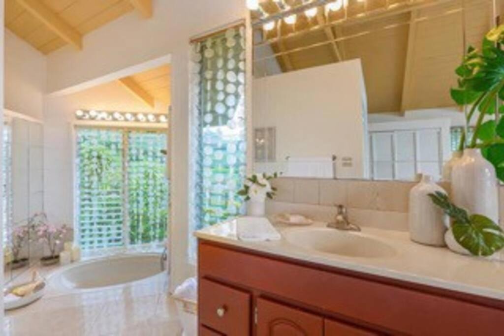 Photo of Bathroom in Holualoa