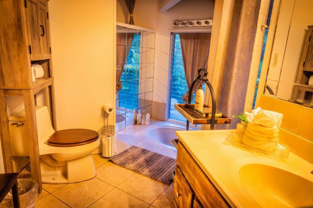 Photo of Bathroom in Holualoa
