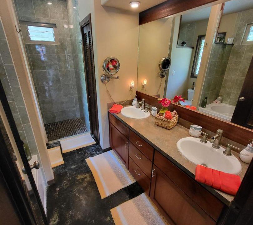 Photo of Bathroom in Leilani Estates