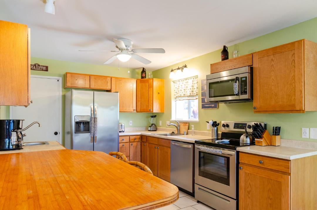 Photo of Kitchen in Kahaluu Bay
