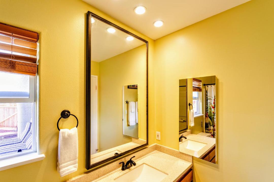 Photo of Bathroom in Kahaluu Bay