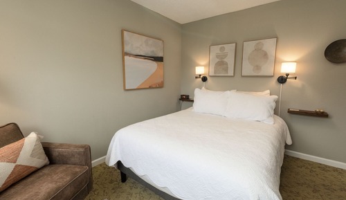 Deluxe Room, 1 Queen Bed, Non Smoking, Valley View (Lavender)