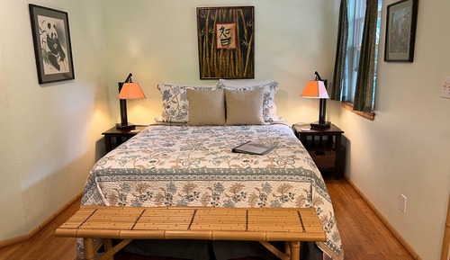 Premium Studio, 1 Queen Bed, Private Bathroom, Garden View