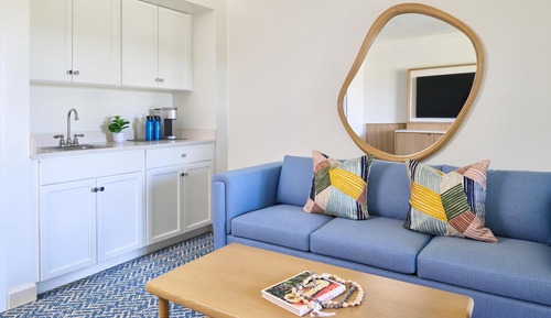 Signature Suite, 1 King Bed, Partial Ocean View (Club Lounge Access, Newly Renovated)