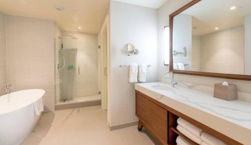 Premier Ocean Suite, 1 Bedroom Suite, 1 King, Ocean view