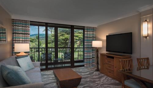 One-Bedroom King Suite with Island View