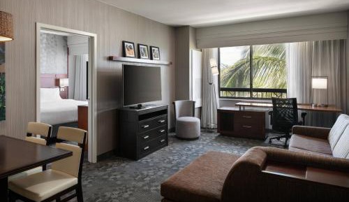 1 Bedroom 2 room Suite, 1 King, Sofa bed
