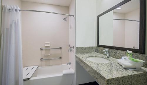 Standard Room with Two Queen Beds - Communications Accessible Tub