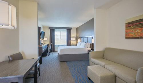 King Suite with Sofa Bed - Communications Accessible