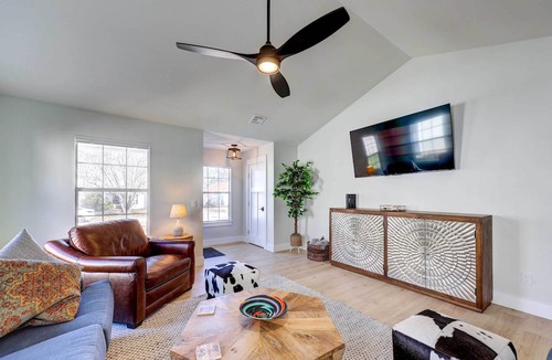 Bentonville Cottage | Chic Bentonville Home w/Patio & Fire Pit!