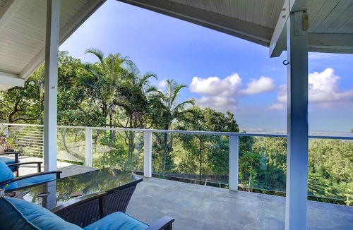 Kalaoa Cottage | Kailua-kona House w/Balcony & Ocean Views!
