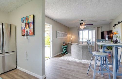 Historic Kailua Village Apartment | Sunny Central Condo: Lanai & Community Pool Access