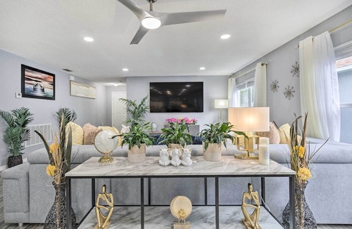 Signal Hill Cottage | Chic Orlando Family Getaway w/Fenced Yard!
