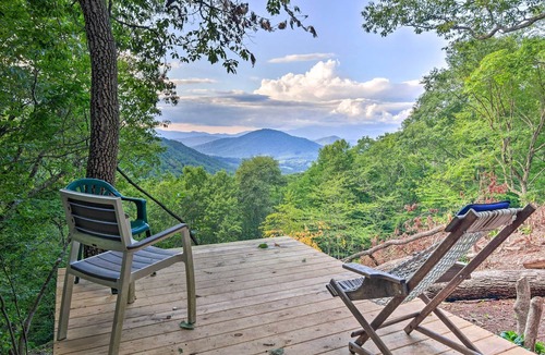 Spruce Pine Cottage | 8 Acres + Hiking Trails: Little Switzerland Escape