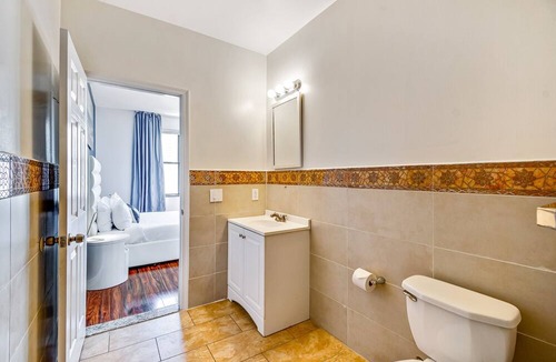 Chinatown Apartment | The spot just steps away from Reading Terminal 2BD apartment