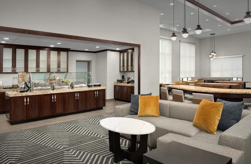 Lynnwood Hotel | Homewood Suites by Hilton Lynnwood Seattle Everett, WA