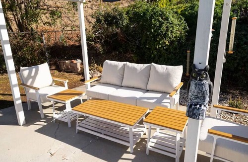 Burbank House | MODERN ELEGANCE: 4BR BURBANK HOUSE with SWIMMING POOL and FENCED PATIO/YARD p12