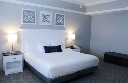 Pinecraft Hotel | Carlisle Inn