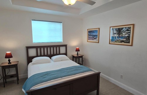 Pepeekeo Cottage | Ocean View Couple's Cottage with Fruit Orchard