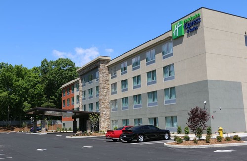 Flat Rock Hotel | Holiday Inn Express & Suites Hendersonville SE - Flat Rock by IHG