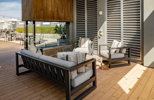 Central Business District Apartment | Virelli Apartments Upscale King Suite in the Heart of Orlando w Pool
