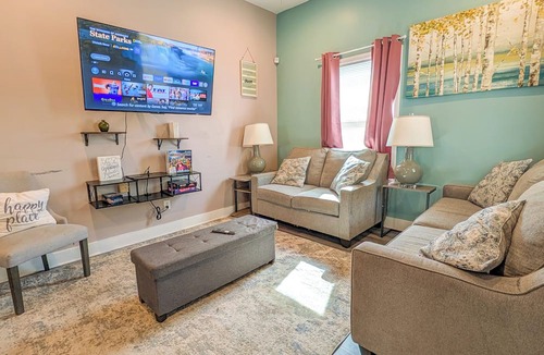 Atlanta House | Cozy 4BR with Porch, King Bed Near Mercedez Benz & Downtown, Pet Friendly