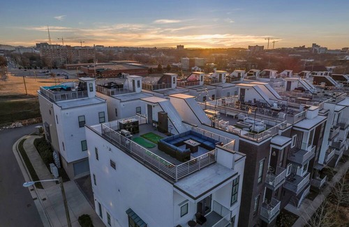 Edgehill Cottage | Nashview- Heart of Gulch - 360º Views of Downtown!