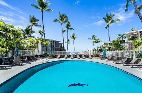 Kailua-Kona Condo | Oceanview Kona Condo - Pool, Lanai, Walk to Town - Vrkcv