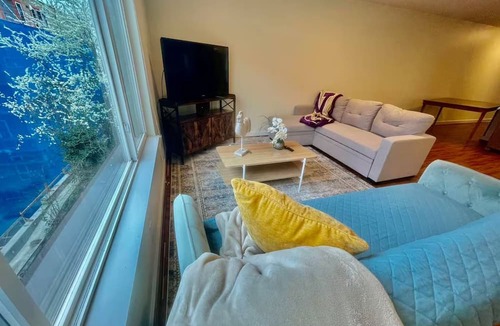 West Queen Anne Hotel | The Seattle Haven - Modern Suites