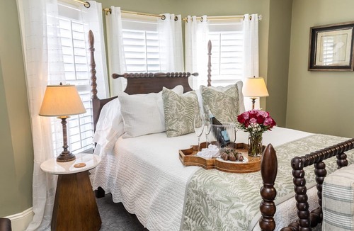 Historic Downtown Manteo Bed & Breakfast | White Doe Inn