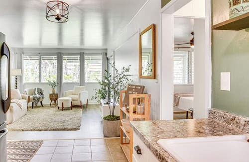Hilo Apartment | Hilo Apartment w/Lanai - 2 Mi to Beaches!