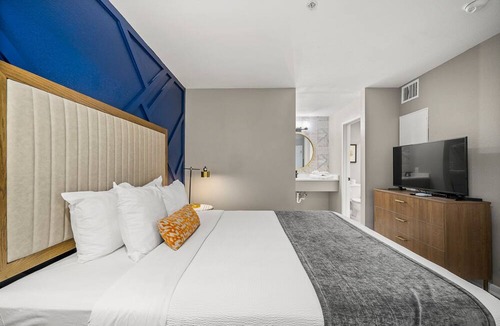 Garden Hills Apartment | Stylish Buckhead Condo Your Urban Getaway in ATL