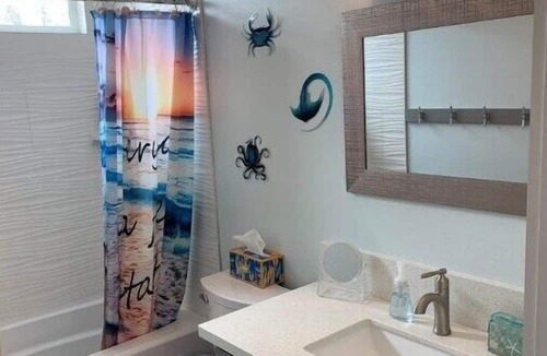 Eden Roc House | The Ohana House ByVolcano N Park 2BR 3QBeds 4Cots