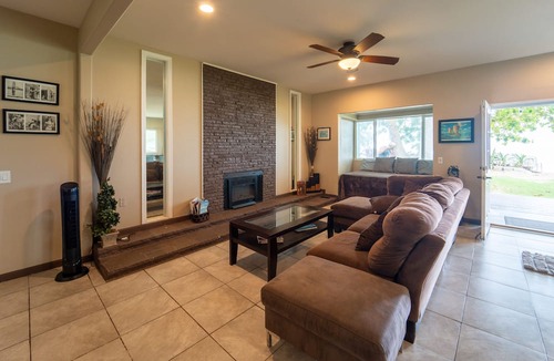 Punaluu House | Oceanfront Hawaii Family Beach House