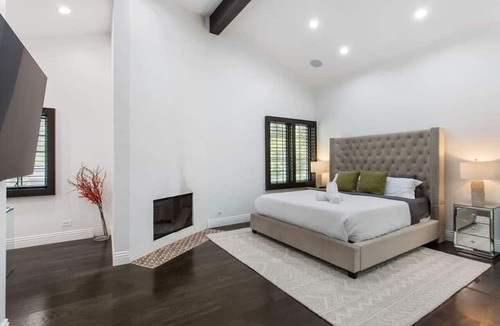 Beverly Glen House | ৎ୭ Lux Romantic Vintage in Bel Air ৎ୭ Jacuzzi & More.