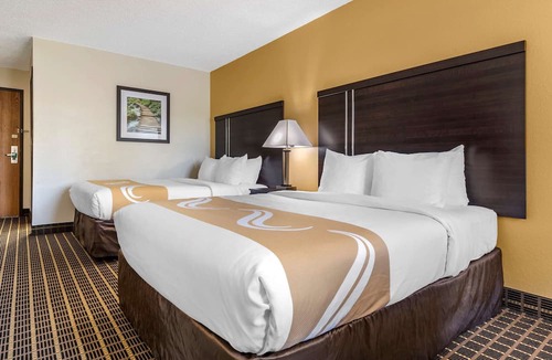 Warren Hotel | Quality Inn & Suites Warren