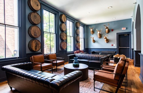 Versailles Hotel | Historic Woodford Buffalo Trace Distil - Sleeps 24