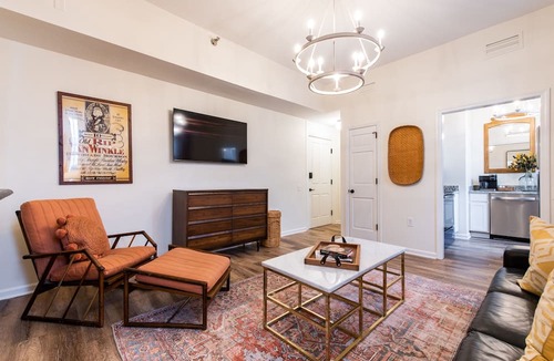 Versailles Hotel | Pappy VanWinkle Suite, The Woodford Hotel