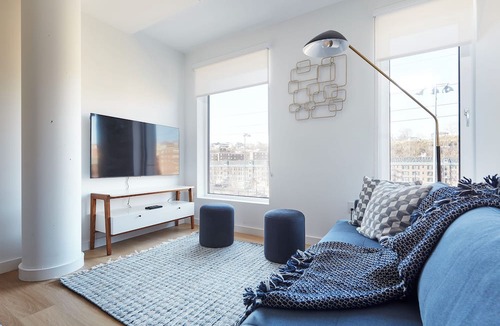 Hoboken Apartment | Modern 3 BR loft -shared deck - gym - mins to NYC