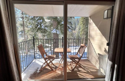 Carnelian Woods Condo | Walk to Lake Tahoe - Pet-Friendly Cabin - Sleeps 7, Kids Welcome