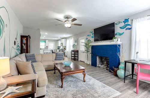 Willoughby Spit House | Family-Friendly 5BR Beach Home Dogs OK Sleeps 10