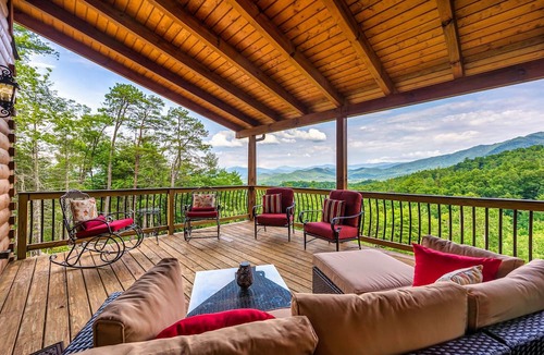 Townsend Cabin | Luxury Cabin with Epic Mountain Views Hot Tub 10 Min to Cades Cove