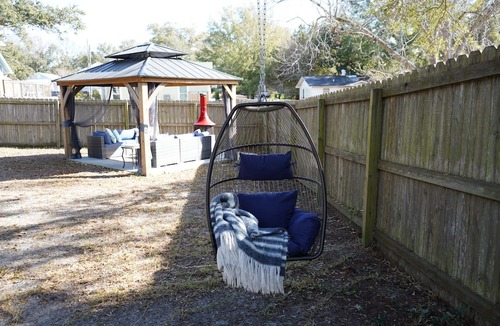 Southport House | Downtown Sunshine Cottage & GolfCart