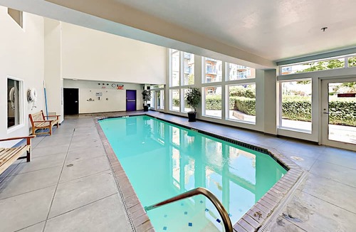 Belltown Condo | Chic Getaway | Pool, Hot Tub, Sauna, Gym | Walk to Eateries, Shops & Parks