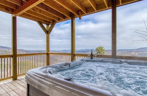Chalet Village North Cabin | Luxury LongView Lodge-Sleeps 20-Best Location in Smokies-16 Beds-Pool