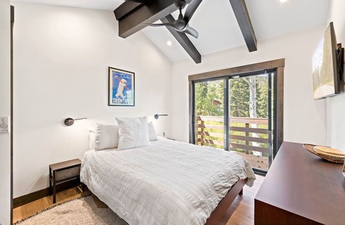 Olympic Valley House | Aspen Heights at Alpine - Luxury 3BR Cabin, Private Hot Tub, Free ski shuttle