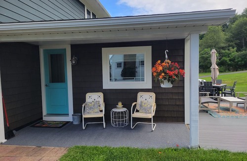 Clymer House | 5 minutes to Peek n Peak, ON SITE PRIVATE HOT TUB, Large private yard