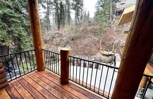 Sundance Cabin | Classic mountain retreat Right on the stream Hot tub Wood-burning fireplace Set in Sundance Canyon